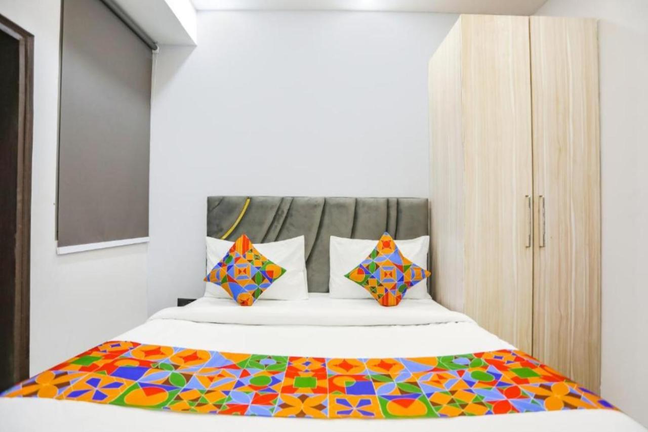 Hotel The Rasa At Vasundhara Ghaziabad Exteriör bild